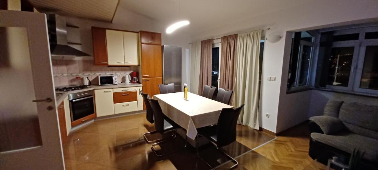 Apartment Nevena 奥米什 外观 照片