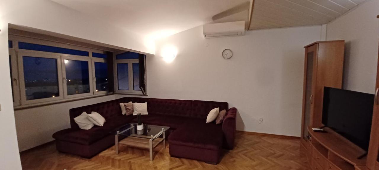Apartment Nevena 奥米什 外观 照片