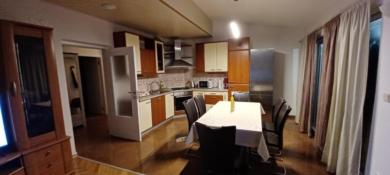 Apartment Nevena 奥米什 外观 照片