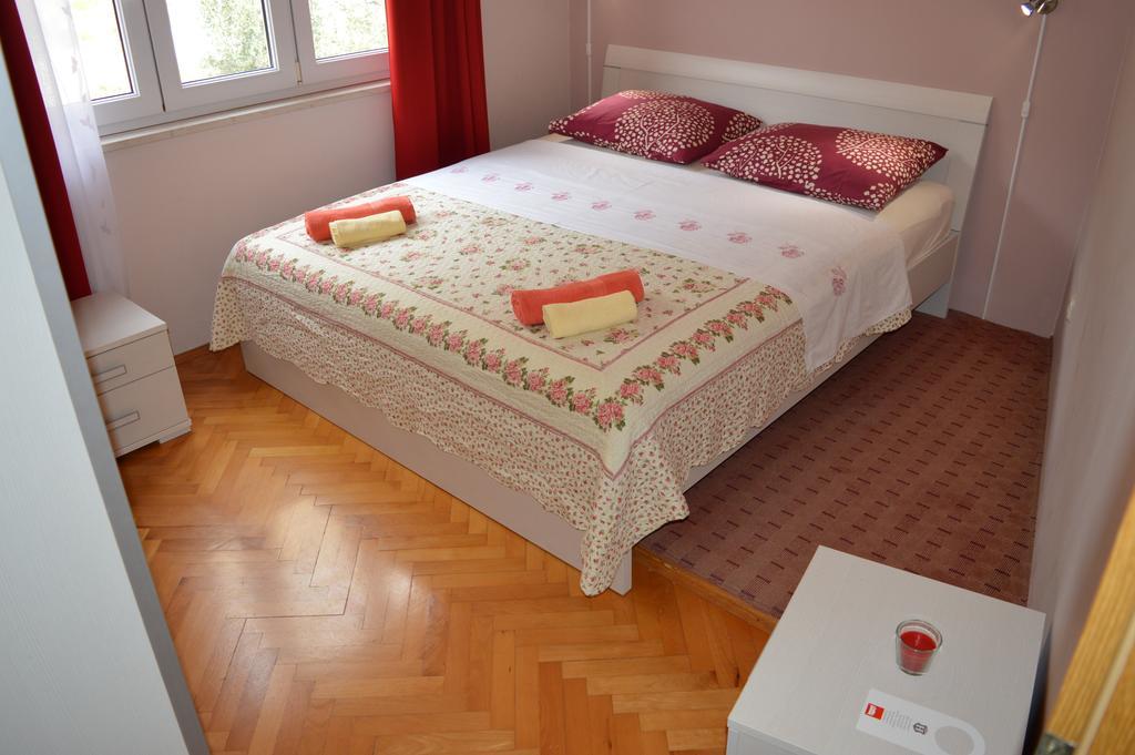 Apartment Nevena 奥米什 客房 照片