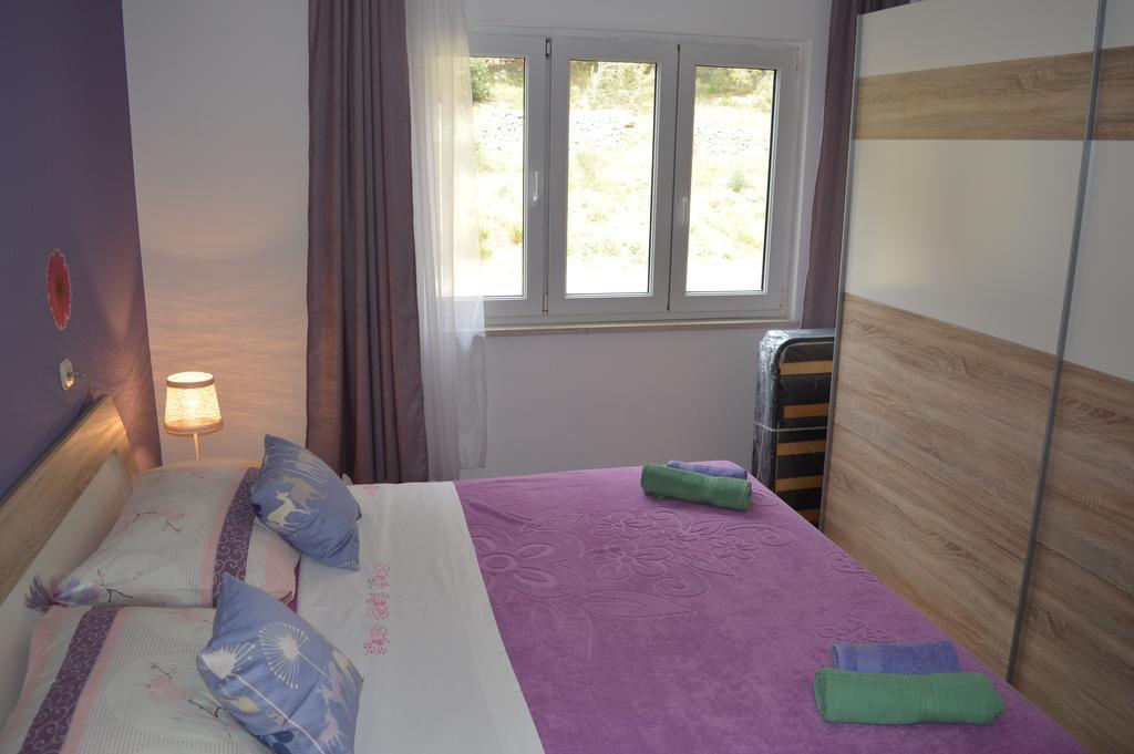 Apartment Nevena 奥米什 客房 照片