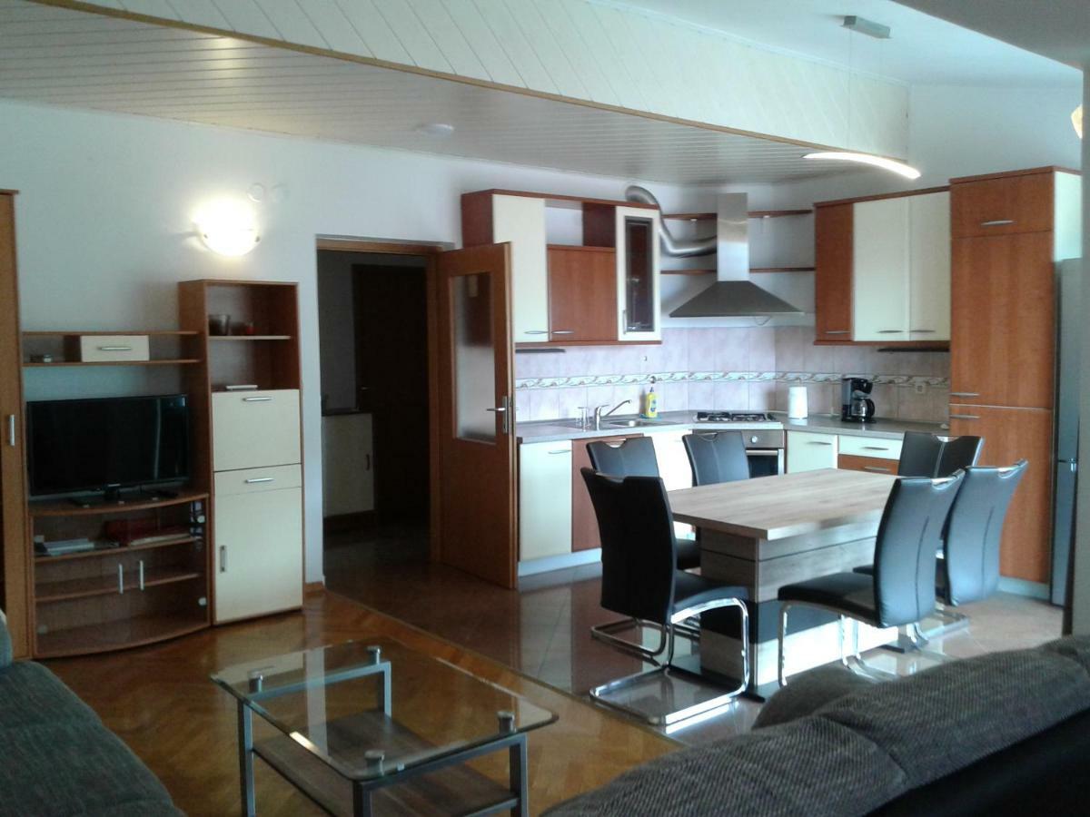 Apartment Nevena 奥米什 外观 照片